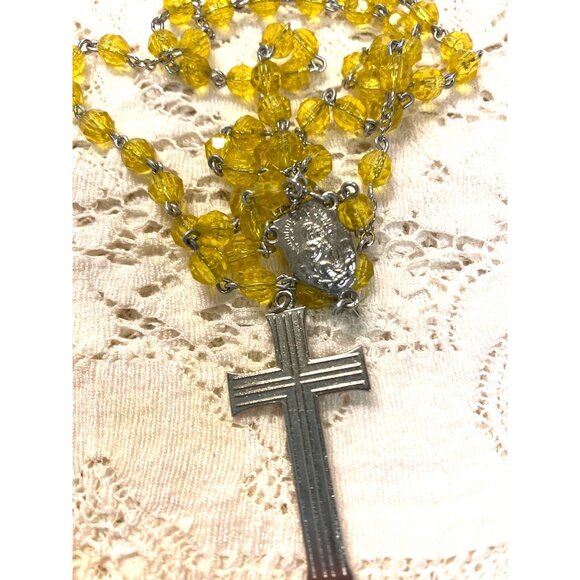 Vintage Yellow Rosary Plastic Faceted  Silver tone Catholic - Picture 2 of 4
